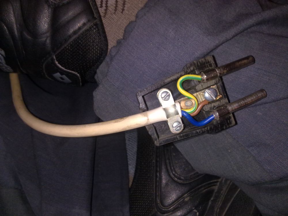 att-4cacbb75628b80165.jpg